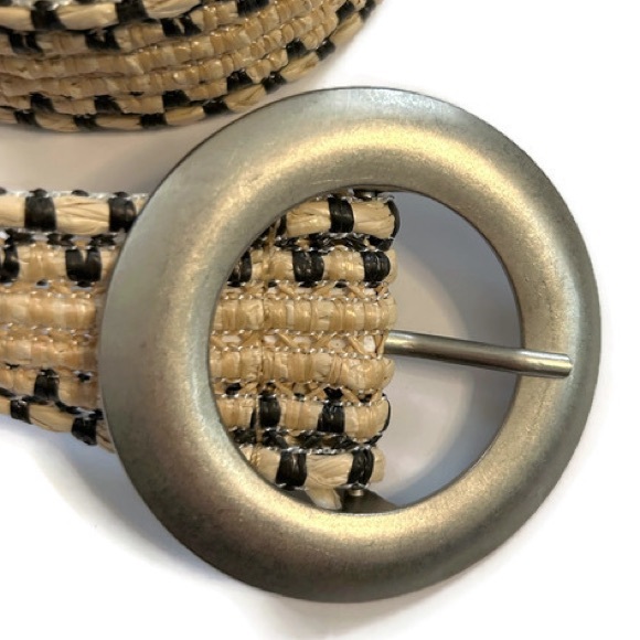 Lightweight Belt with Round Metal Buckle - Picture 3 of 5